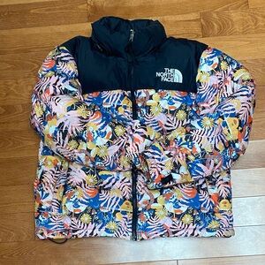 The North Face 90s vibe Abstract Puffer Jacket